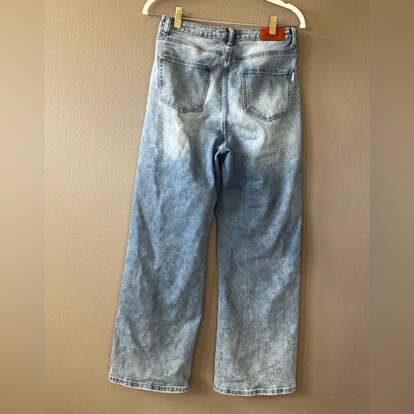 Stylish Light Blue Denim Jeans - Picture 2 of 2